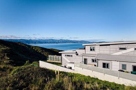 Photo of property in 33 Grumman Lane, Newlands, Wellington, 6037