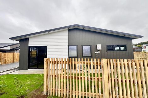 Photo of property in 16 Kiokio Place, Swanson, Auckland, 0614