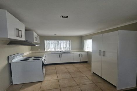 Photo of property in 86 Reeves Road, Pakuranga Heights, Auckland, 2010