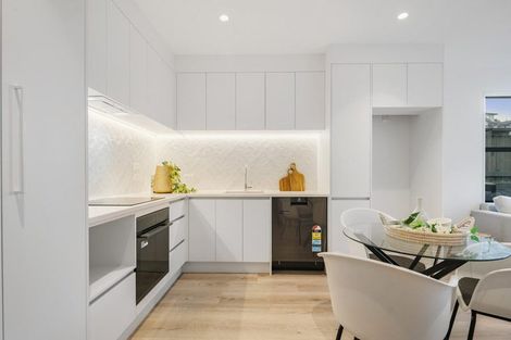 Photo of property in 43 Oteha Valley Road, Northcross, Auckland, 0632