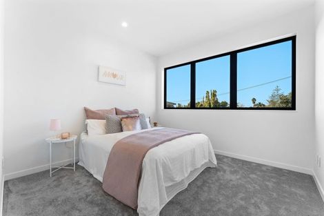 Photo of property in 8c Rowan Terrace, Te Atatu South, Auckland, 0610