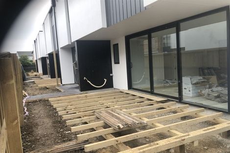 Photo of property in 10 Bishop Street, Green Bay, Auckland, 0604