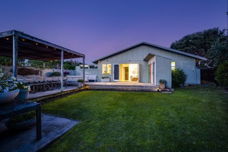 Photo of property in 10 Moori Road, Waimarama, 4294