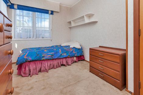 Photo of property in 1 Rowan Terrace, Te Atatu South, Auckland, 0610