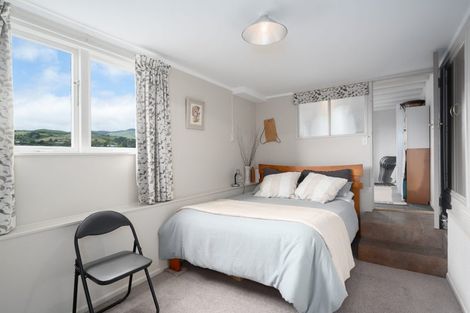 Photo of property in 6 Te Reinga View, Tawa, Wellington, 5028