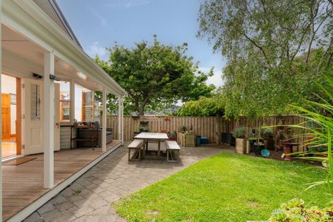 Photo of property in 53 Severn Street, Island Bay, Wellington, 6023