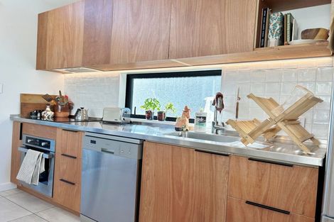 Photo of property in 17d Cornwall Road, Lyttelton, 8082