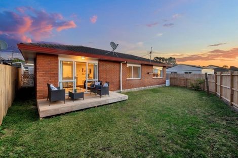 Photo of property in 2/5 Barbados Drive, Unsworth Heights, Auckland, 0632