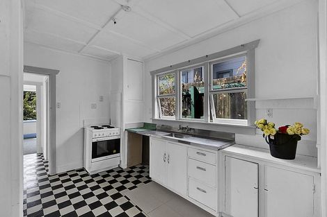 Photo of property in 54 Pioneer Road, Moturoa, New Plymouth, 4310