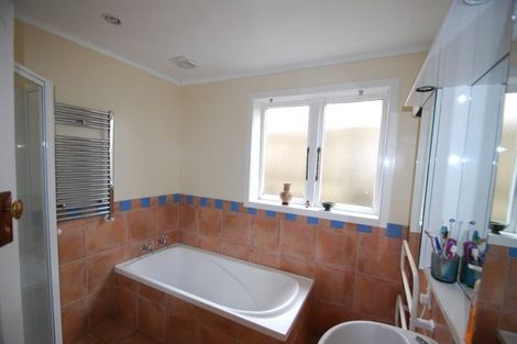 Photo of property in 38 Homewood Avenue, Karori, Wellington, 6012