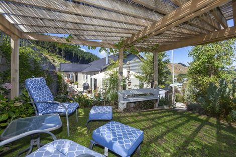 Photo of property in 72 Kakariki Grove, Waikanae, 5036