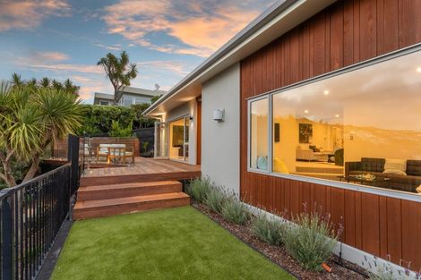 Photo of property in 22 Drayton Drive, Mount Pleasant, Christchurch, 8081
