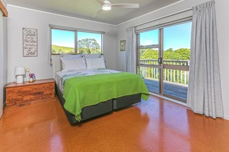 Photo of property in 33 Orua Lane, Hot Water Beach, Whitianga, 3591