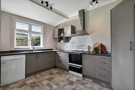 Photo of property in 33 Baring Terrace, Strandon, New Plymouth, 4312