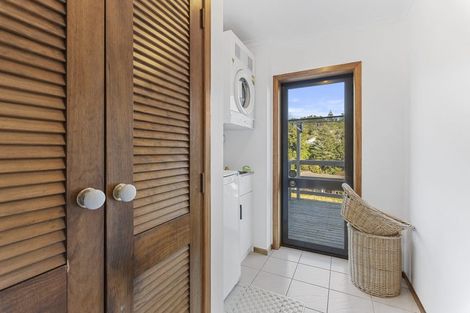 Photo of property in 10 Ridge Lane, New Plymouth, 4310