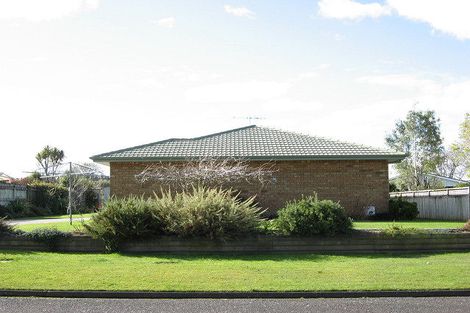 Photo of property in 17 Oaklea Avenue, Marton, 4710