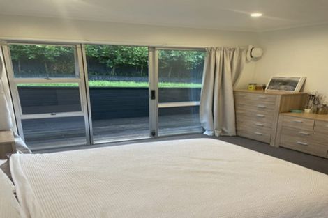 Photo of property in 2/41 Ravenwood Drive, Forrest Hill, Auckland, 0620