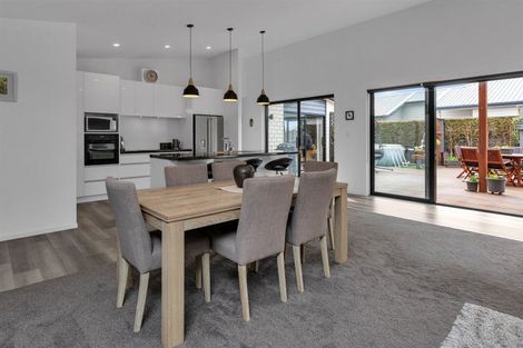 Photo of property in 11 Waitemata Drive, One Tree Point, 0118