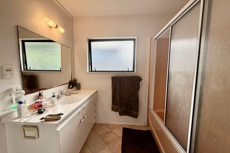 Photo of property in 1/8 Ronald Macken Place, Windsor Park, Auckland, 0632
