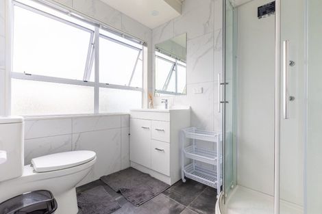 Photo of property in 115 Athena Drive, Totara Vale, Auckland, 0629