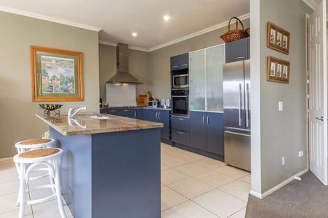 Photo of property in 7 Frenz Drive, Titirangi, Auckland, 0604