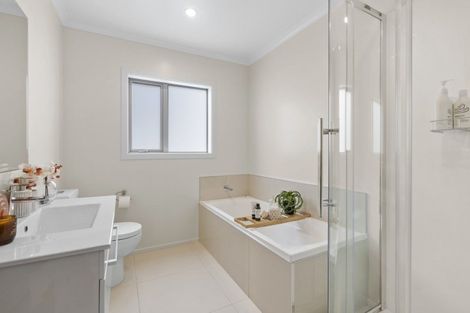 Photo of property in 10 Mewburn Rise, Karori, Wellington, 6012
