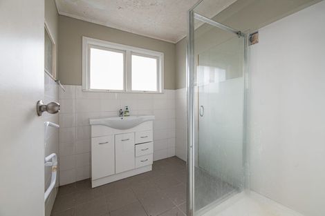 Photo of property in 1/2 Kashmir Road, Glen Eden, Auckland, 0602