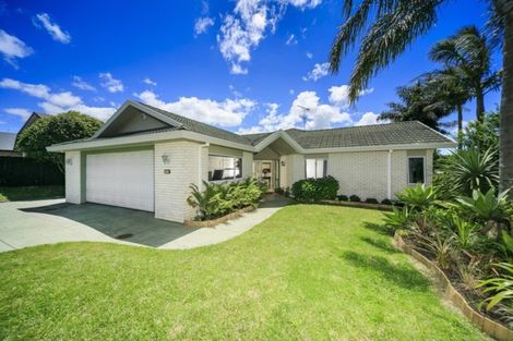 Photo of property in 17 Te Wharau Drive, Greenhithe, Auckland, 0632