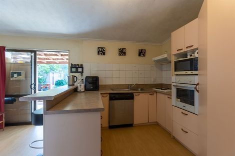 Photo of property in 154 Selwyn Street, Somerfield, Christchurch, 8024