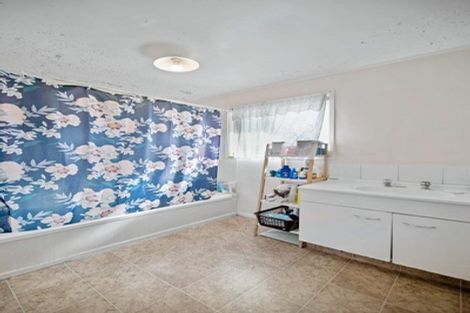 Photo of property in 15 Carbery Place, Manurewa, Auckland, 2102