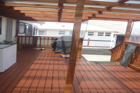 Photo of property in 6 Hywell Place, Manurewa, Auckland, 2102