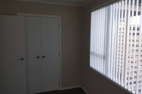 Photo of property in 1/212 Sunnynook Road, Totara Vale, Auckland, 0627