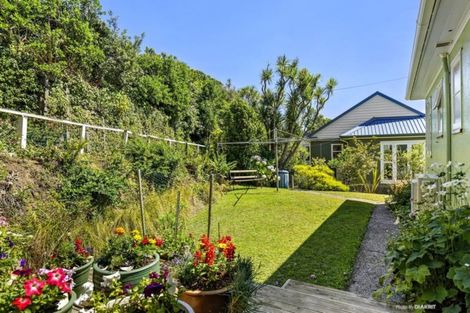Photo of property in 9 Kaihuia Terrace, Northland, Wellington, 6012