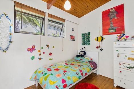 Photo of property in 25 Kopiko Road, Titirangi, Auckland, 0604