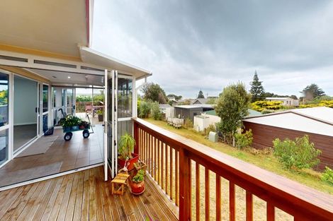 Photo of property in 3 Norna Grove, Waikawa Beach, Levin, 5573