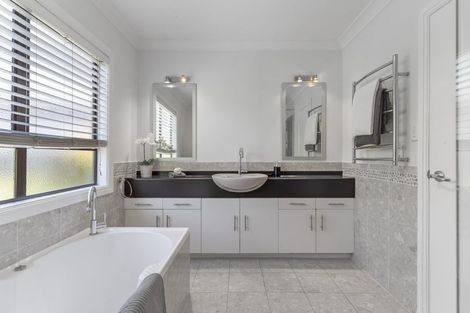 Photo of property in 55 Seaton Road, Murrays Bay, Auckland, 0630