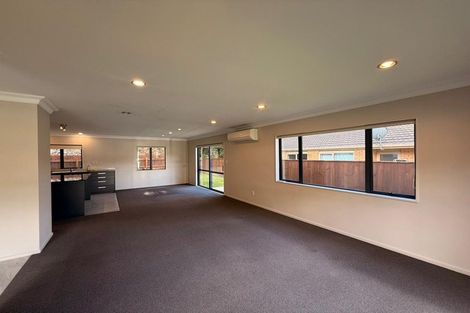 Photo of property in 26 Aragon Grove, Kingsley Heights, Upper Hutt, 5018