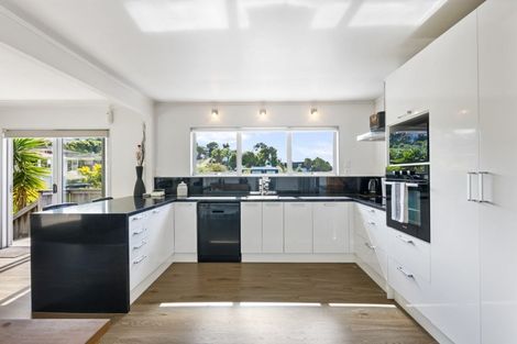 Photo of property in 10 Finn Place, Totara Vale, Auckland, 0629