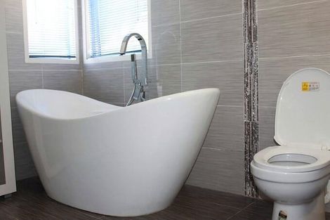 Photo of property in 29 Santiago Crescent, Unsworth Heights, Auckland, 0632