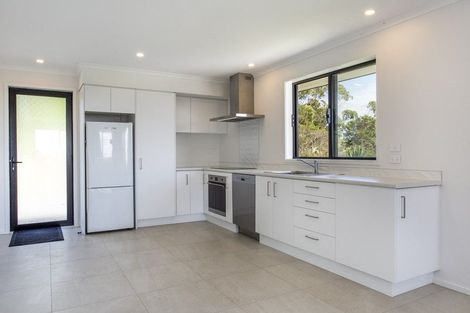Photo of property in 2228 South Head Road, South Head, Helensville, 0874
