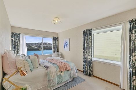 Photo of property in 133 Akaroa Drive, Maupuia, Wellington, 6022
