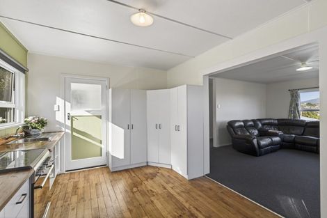 Photo of property in 15 Simons Street, Moturoa, New Plymouth, 4310