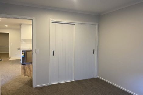 Photo of property in 5b Grumman Lane, Newlands, Wellington, 6037