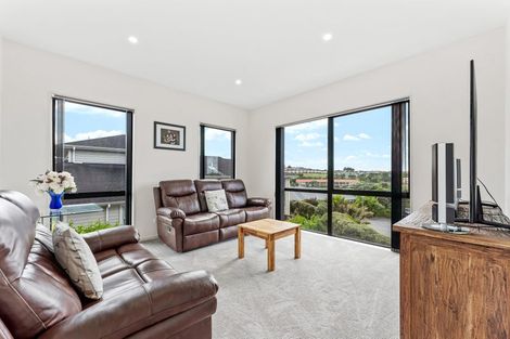 Photo of property in 35 Bella Vista Drive, Gulf Harbour, Whangaparaoa, 0930