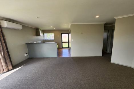 Photo of property in 8 Rembrandt Place, Opaheke, Papakura, 2113