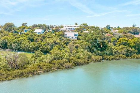 Photo of property in 43c Taioma Crescent, Te Atatu Peninsula, Auckland, 0610