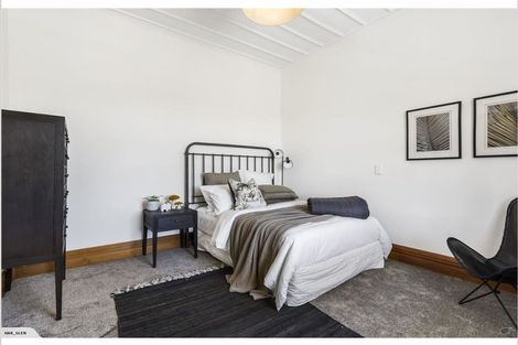 Photo of property in 12 Rodney Road, Northcote Point, Auckland, 0627