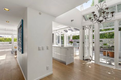 Photo of property in 11 Burrows Avenue, Karori, Wellington, 6012