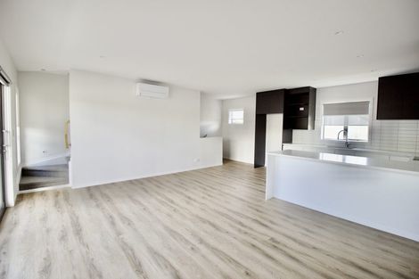 Photo of property in 2/94 Target Road, Totara Vale, Auckland, 0629