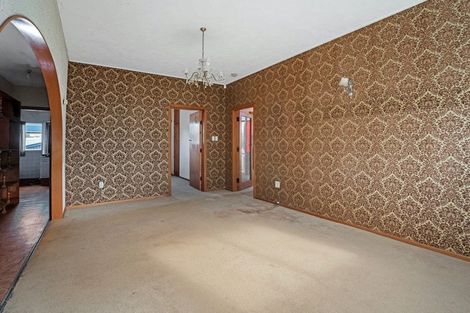 Photo of property in 18 Woburn Road, Northland, Wellington, 6012